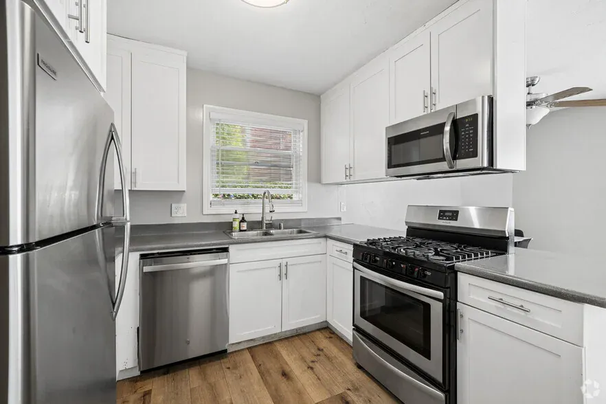 2620 Regent photo 3